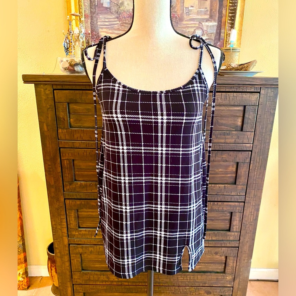 Shein Women’s Black / White Spaghetti Strap Top Size XL